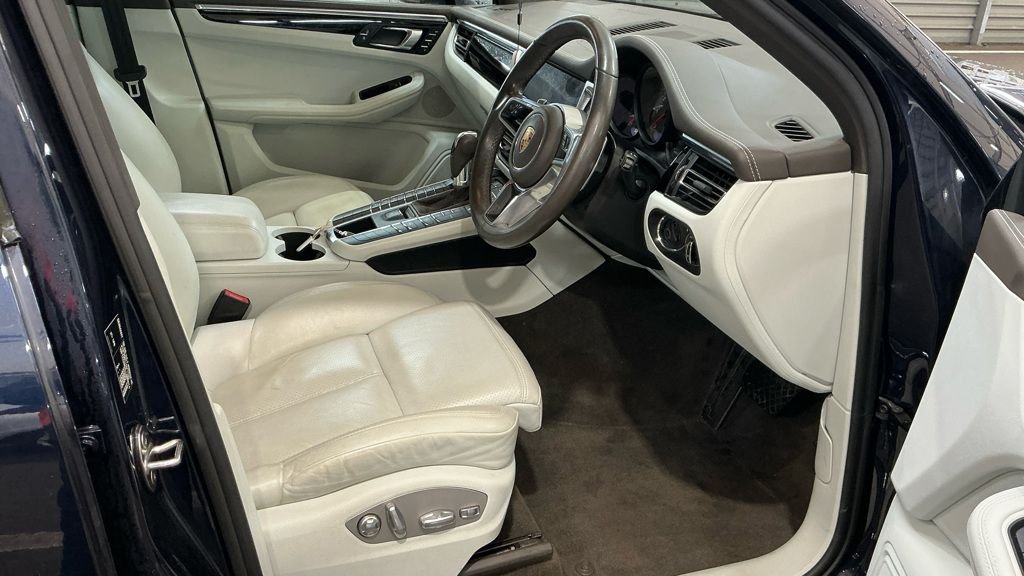 Used Porsche Macan 2020 for sale - 77250599: Photo 16