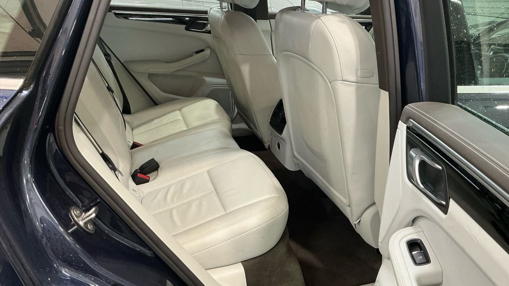 Used Porsche Macan 2020 for sale - 77250599: Photo 21