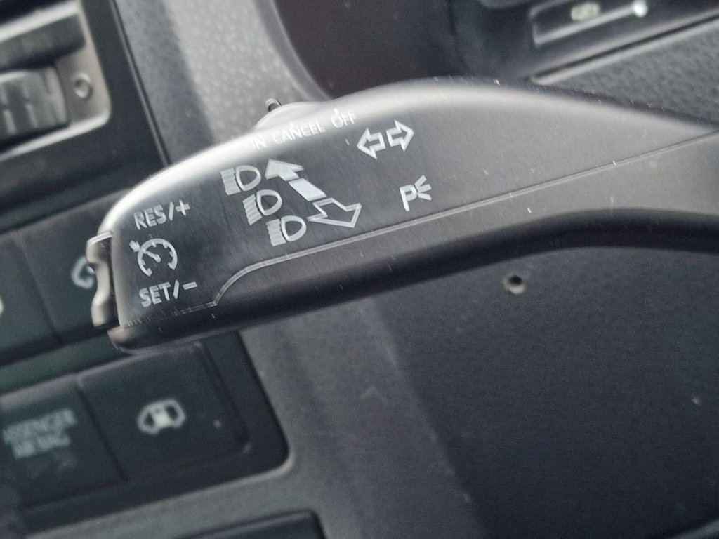 Used Volkswagen Caravelle 2011 for sale - 77188496: Photo 25