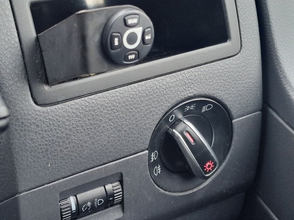 Used Volkswagen Caravelle 2011 for sale - 77188496: Photo 28