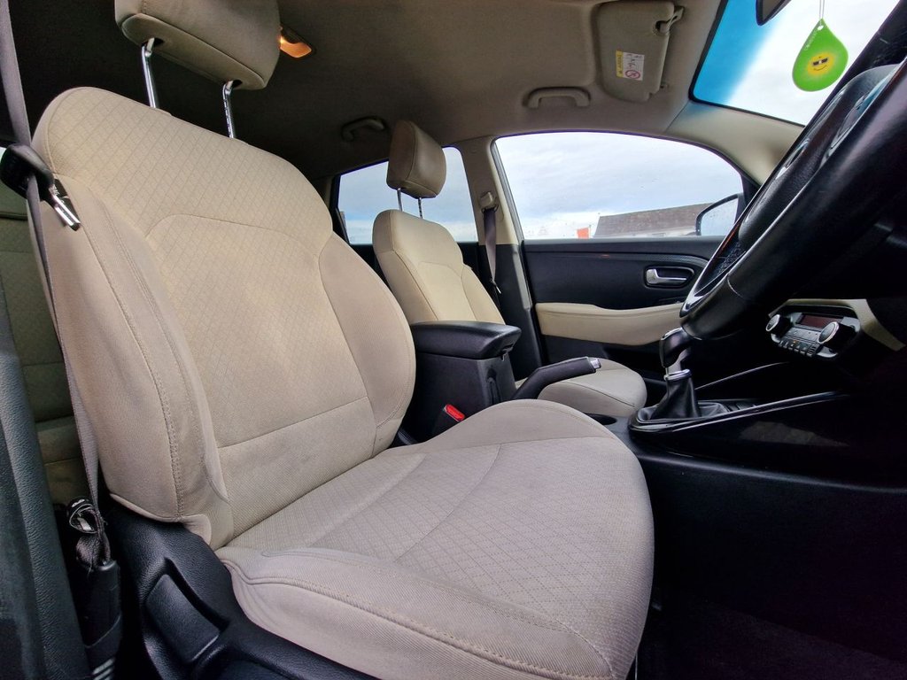 Used Kia Carens 2018 for sale - 76744368: Photo 40