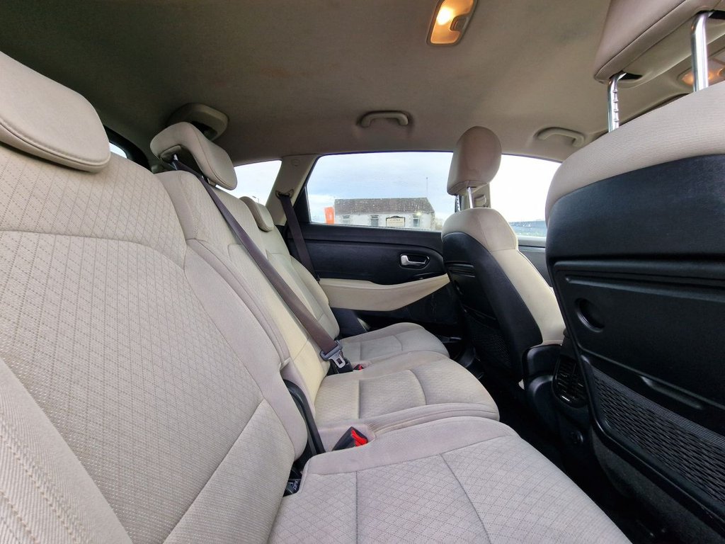 Used Kia Carens 2018 for sale - 76744368: Photo 45