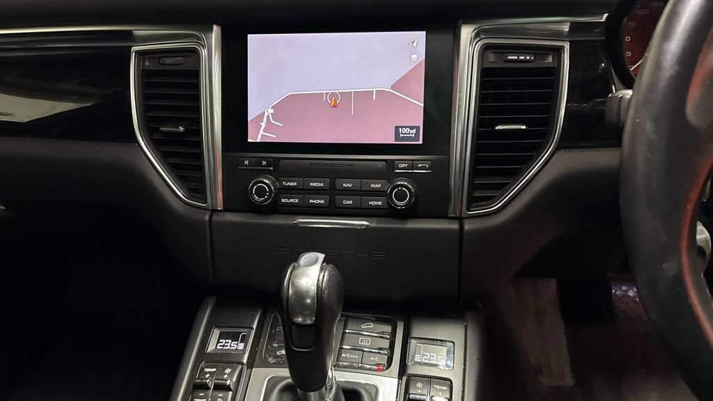 Used Porsche Macan 2018 for sale - 77236492: Photo 16