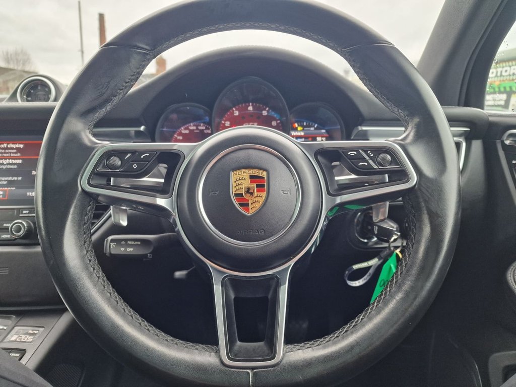 Used Porsche Macan 2018 for sale - 77236492: Photo 27