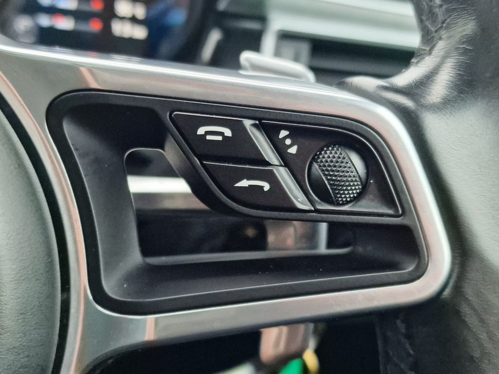 Used Porsche Macan 2018 for sale - 77236492: Photo 32