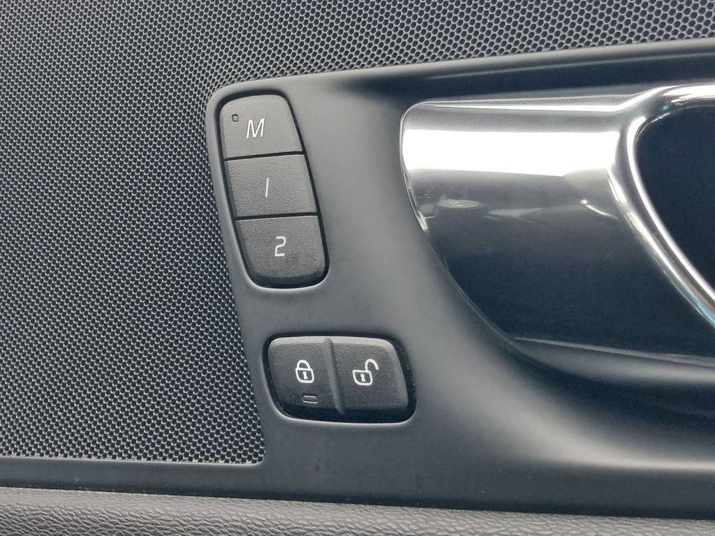 Used Volvo XC60 2018 for sale - 77263294: Photo 41