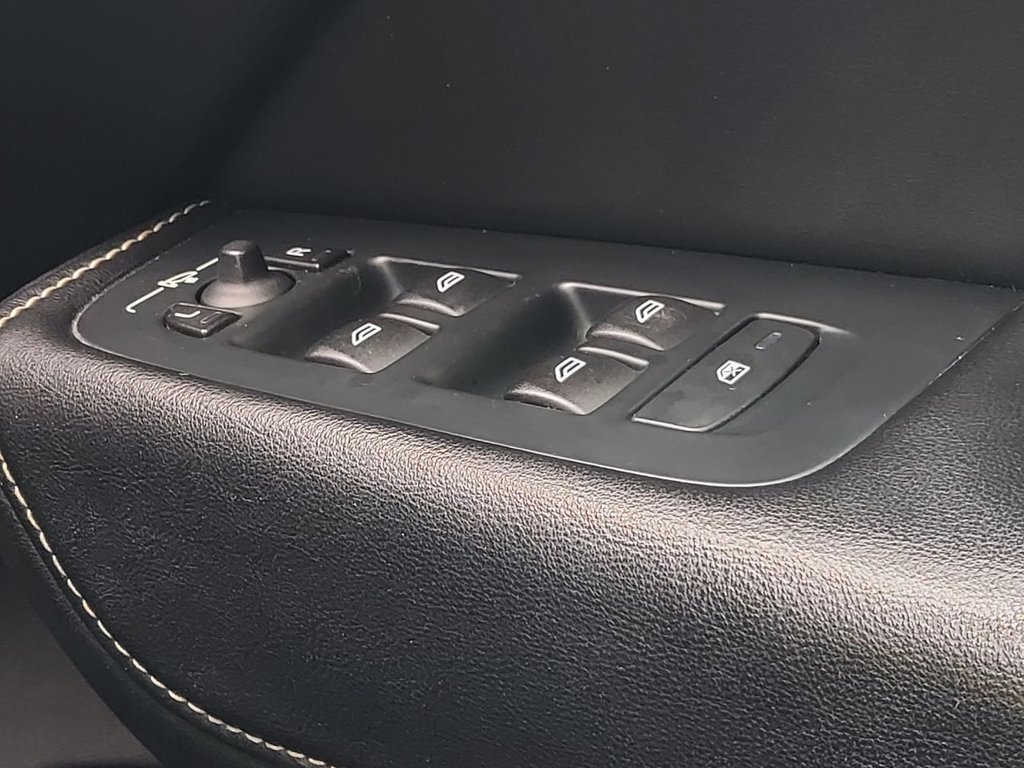 Used Volvo XC60 2018 for sale - 77263294: Photo 42