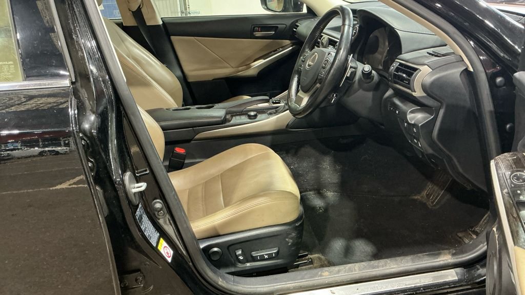 Used Lexus IS 2017 for sale - 76740516: Photo 10