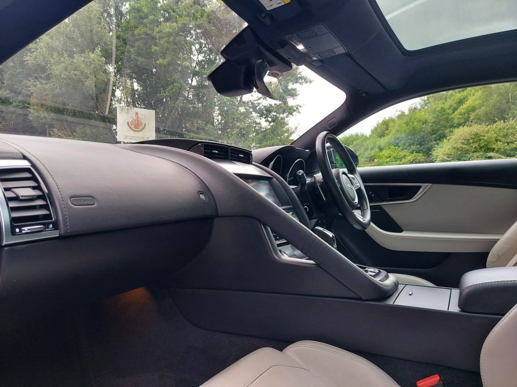 Used Jaguar F-Type 2018 for sale - 76744354: Photo 39