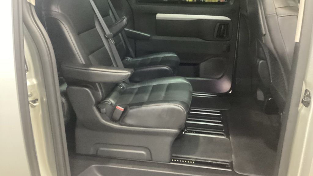 Used Peugeot Traveller 2018 for sale - 77288148: Photo 18