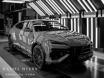 2025 - 4.0T V8 800 PHEV SE 5dr Auto