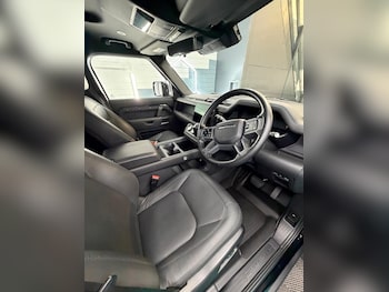 Used Land Rover Defender 2025 for sale - 77946419: Photo