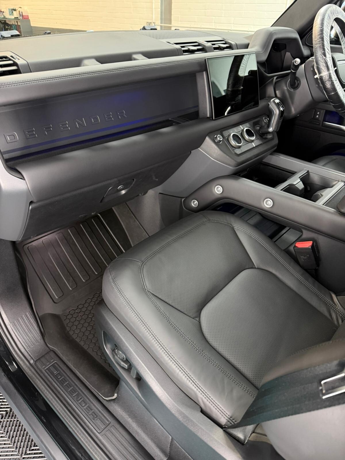 Used Land Rover Defender 2025 for sale - 77946419: Photo 3