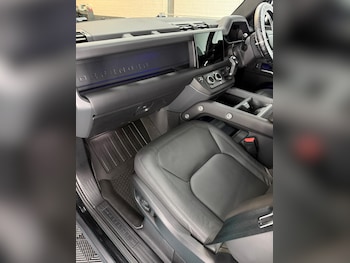 Used Land Rover Defender 2025 for sale - 77946419: Photo