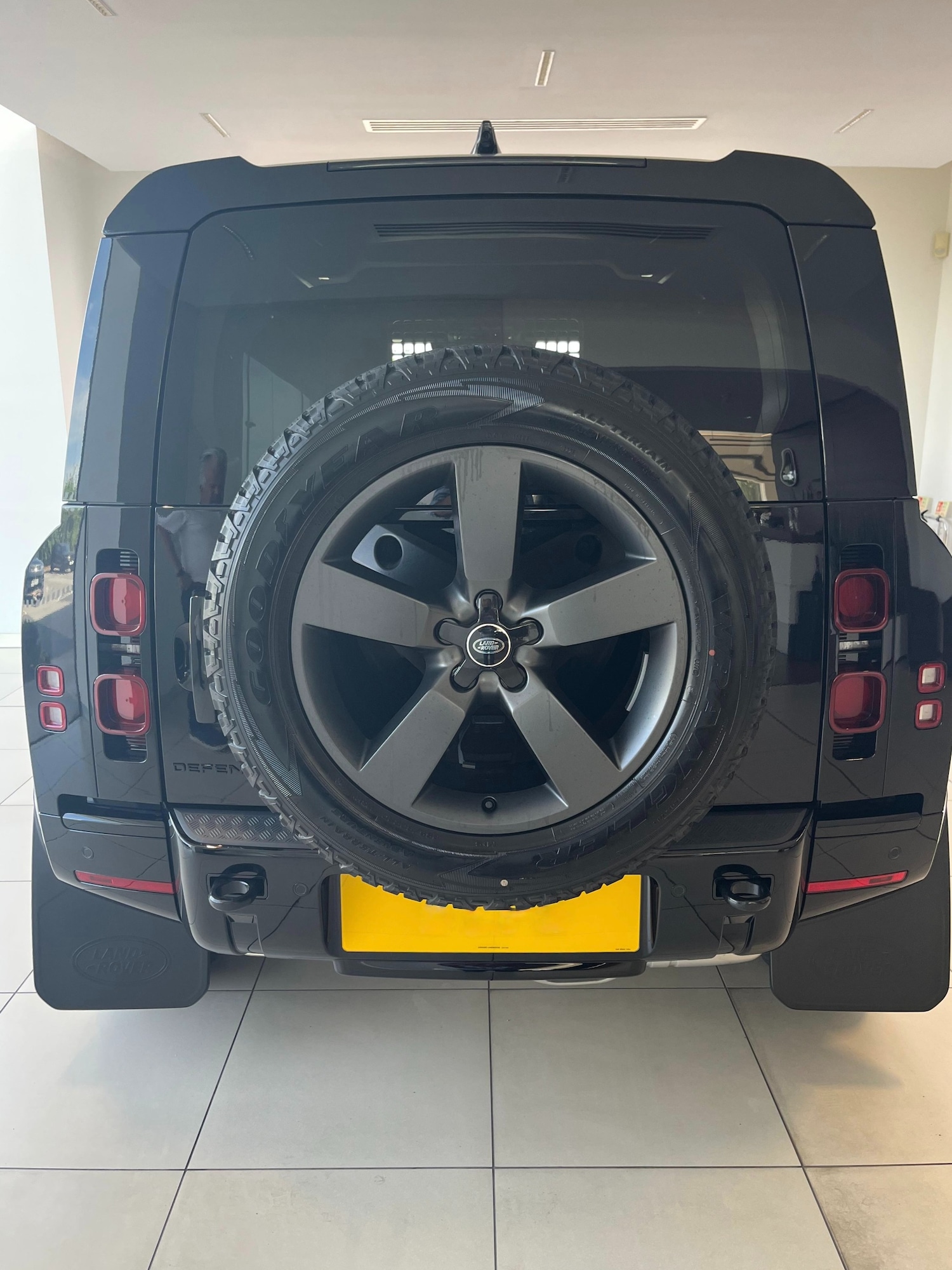 Used Land Rover Defender 2025 for sale - 77103917: Photo 3