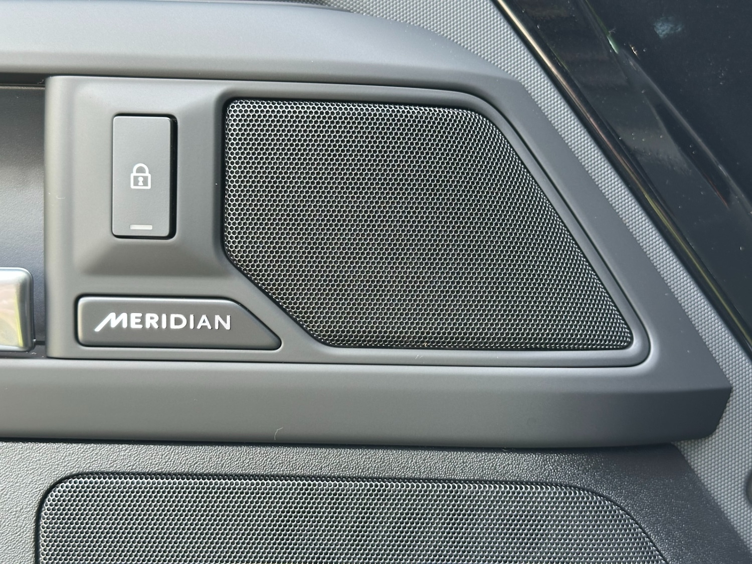 Used Land Rover Defender 2025 for sale - 77019403: Photo 25