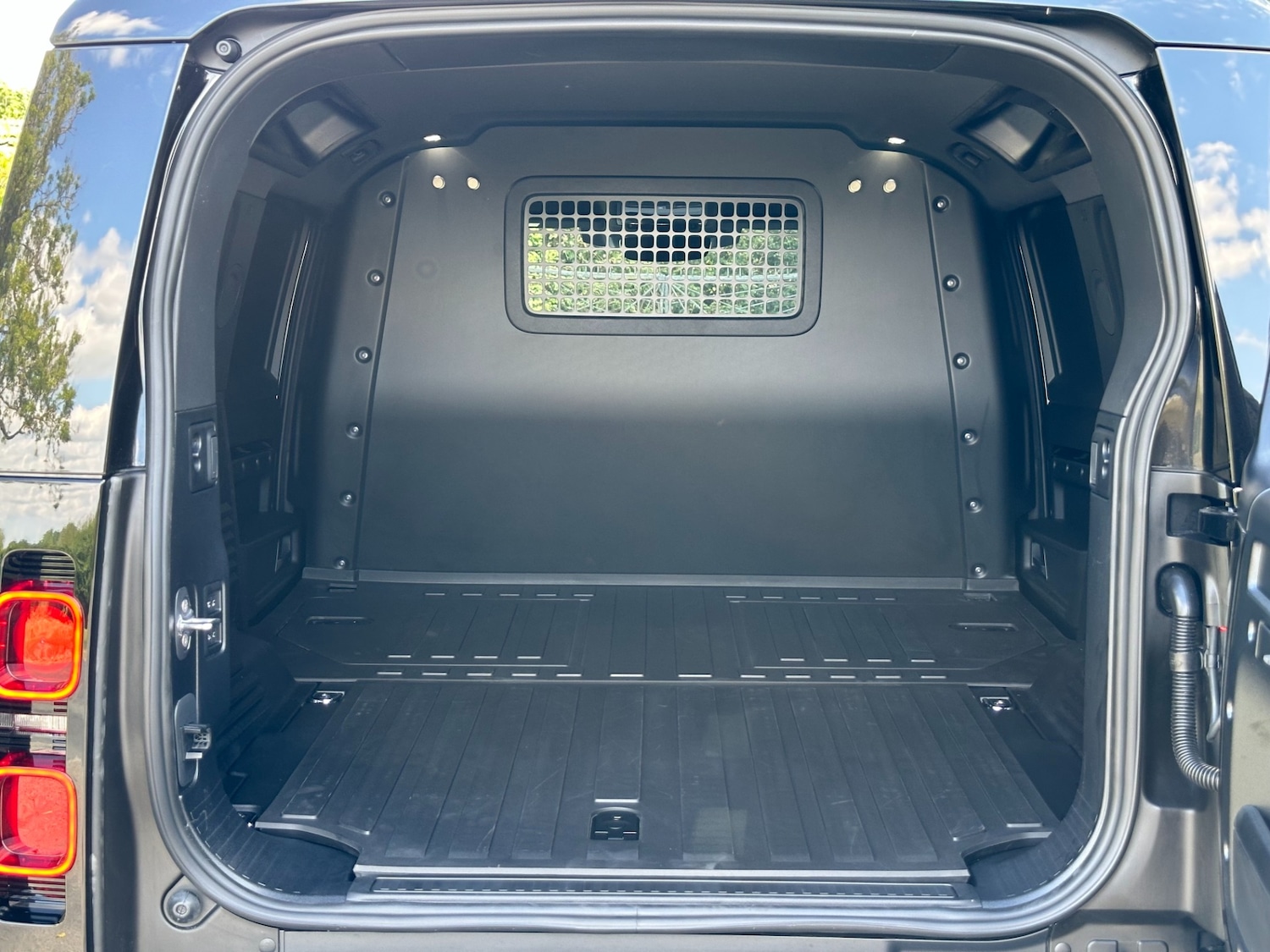 Used Land Rover Defender 2025 for sale - 77019403: Photo 33