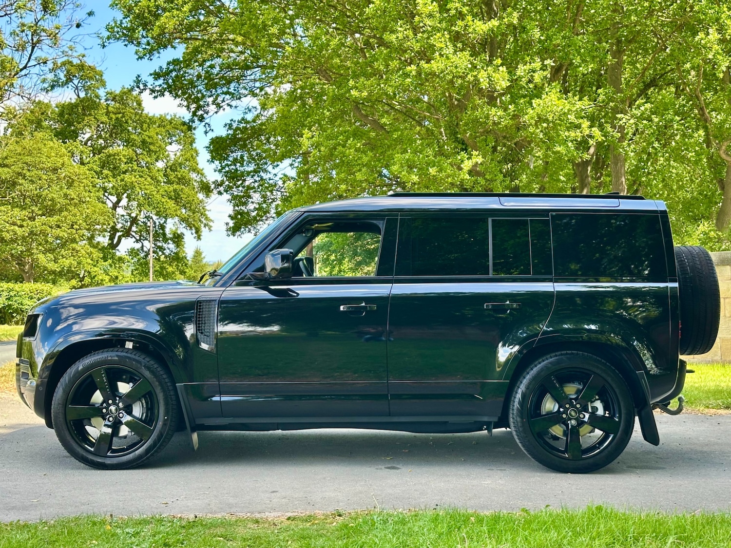 Used Land Rover Defender 2025 for sale - 77019403: Photo 4