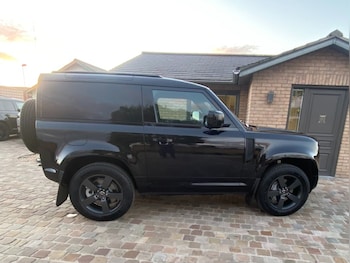 Used Land Rover Defender 2025 for sale - 77273973: Photo