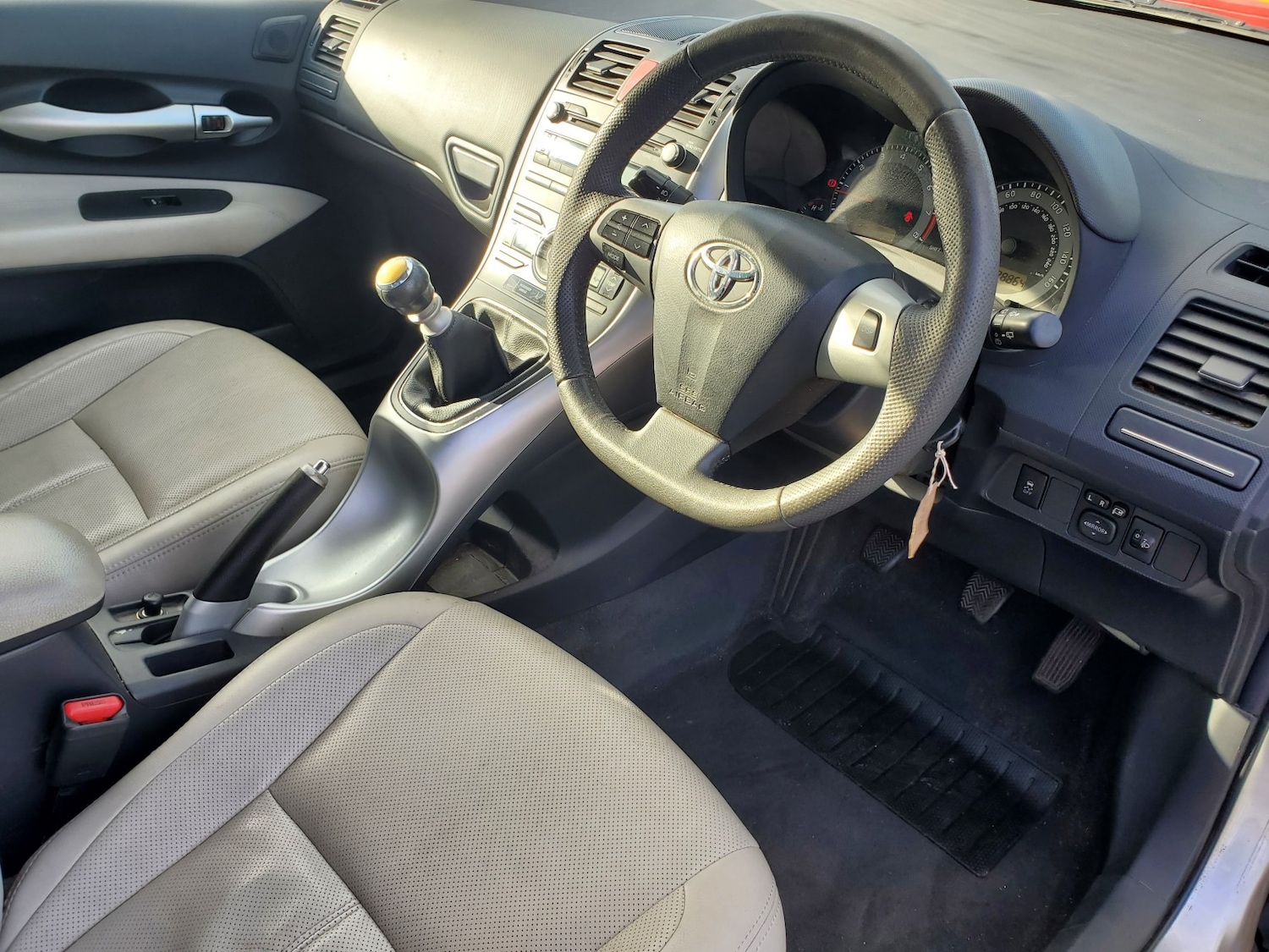 Used Toyota Auris 2010 for sale - 76170440: Photo 9