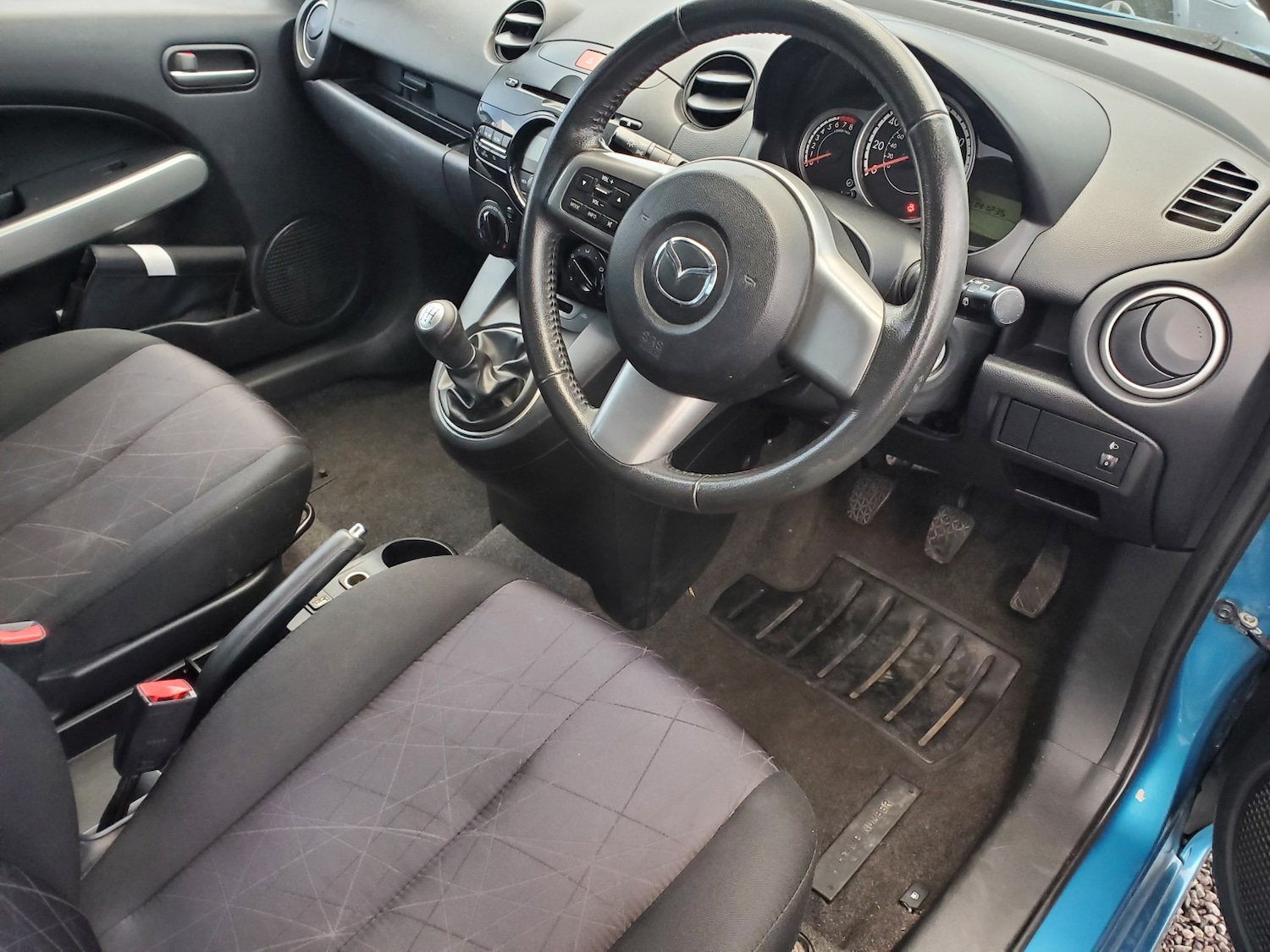 Used Mazda Mazda2 2012 for sale - 76924432: Photo 2