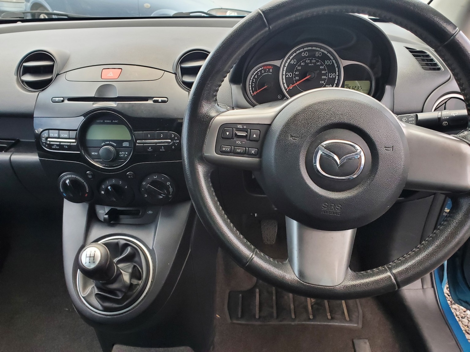 Used Mazda Mazda2 2012 for sale - 76924432: Photo 4