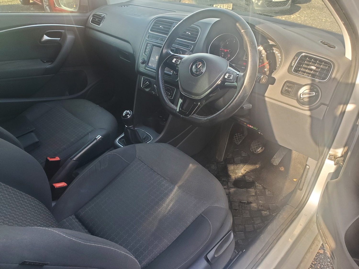 Used Volkswagen Polo 2015 for sale - 76571163: Photo 2