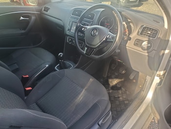 Used Volkswagen Polo 2015 for sale - 76571163: Photo