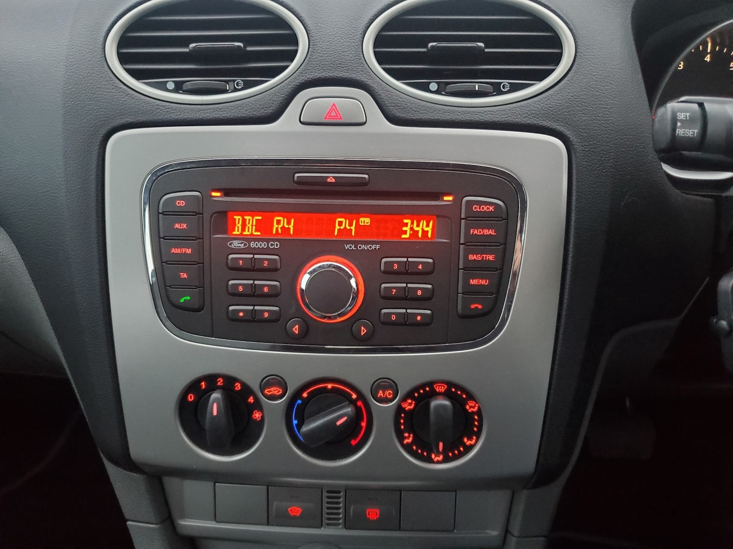 Used Ford Focus 2010 for sale - 76712699: Photo 12