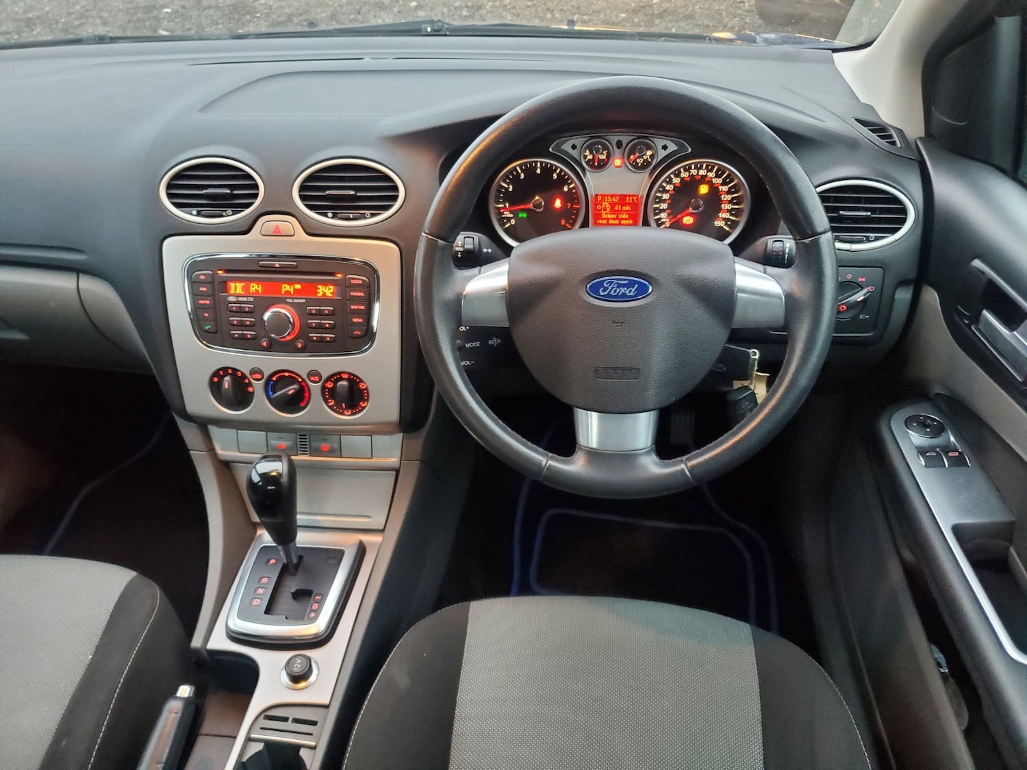 Used Ford Focus 2010 for sale - 76712699: Photo 2