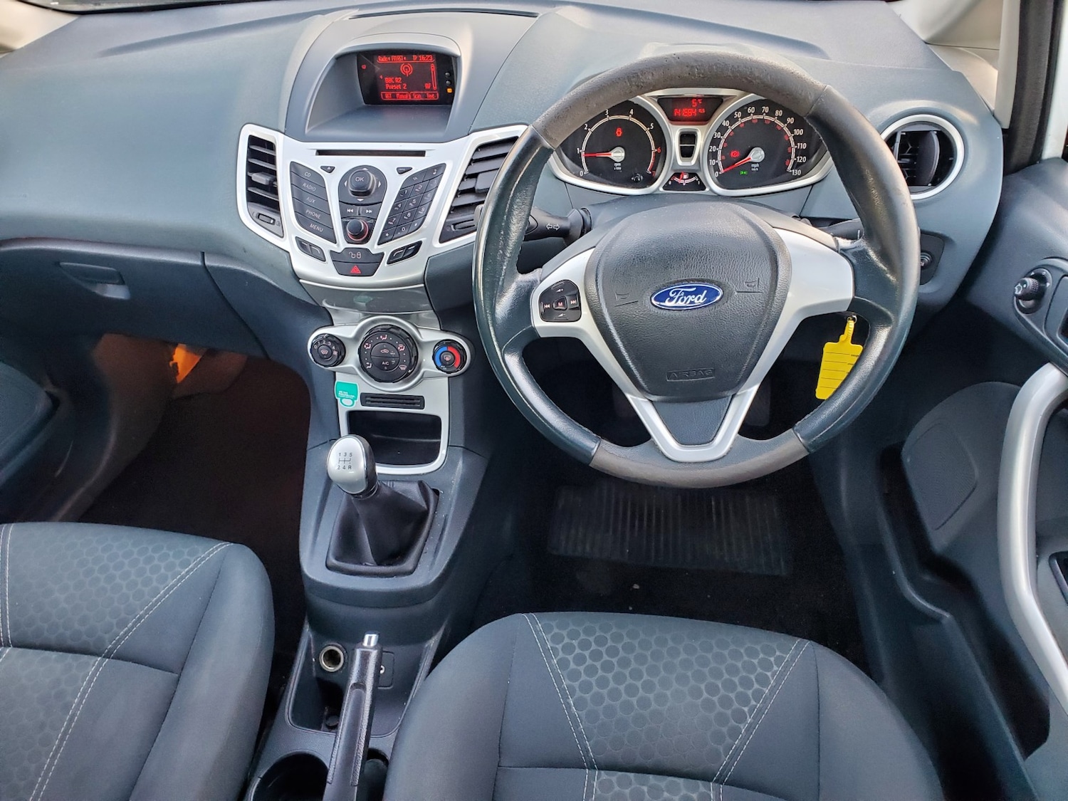 Used Ford Fiesta 2011 for sale - 76618760: Photo 2