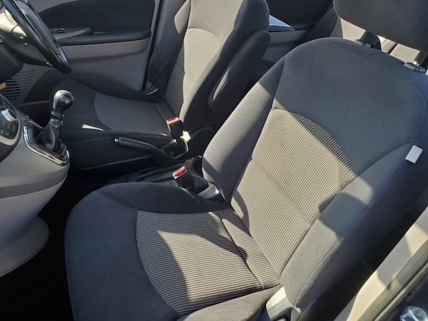 Used Mitsubishi Grandis 2009 for sale - 76263403: Photo 20
