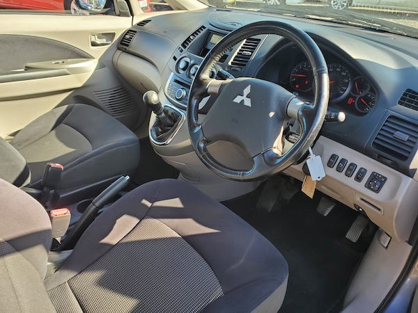 Used Mitsubishi Grandis 2009 for sale - 76263403: Photo 9