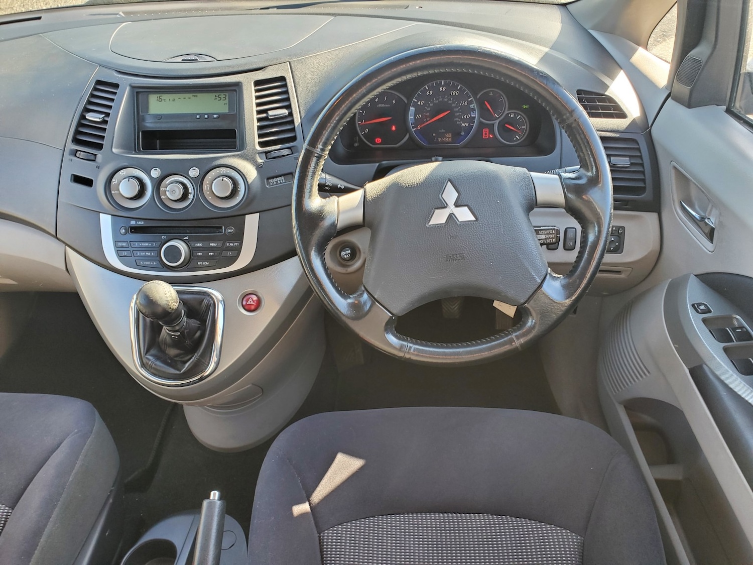 Used Mitsubishi Grandis 2009 for sale - 76821579: Photo 13