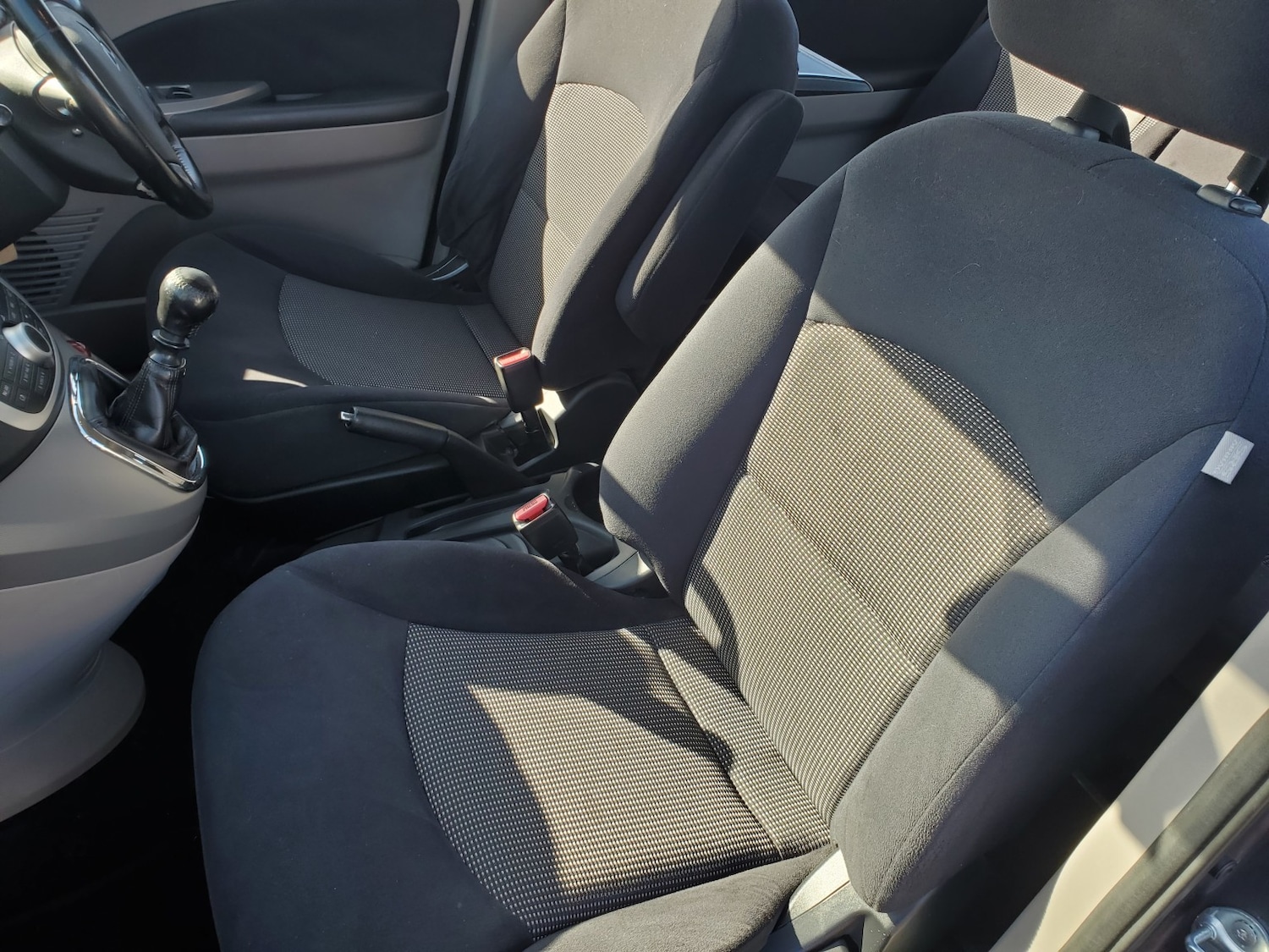 Used Mitsubishi Grandis 2009 for sale - 76821579: Photo 20