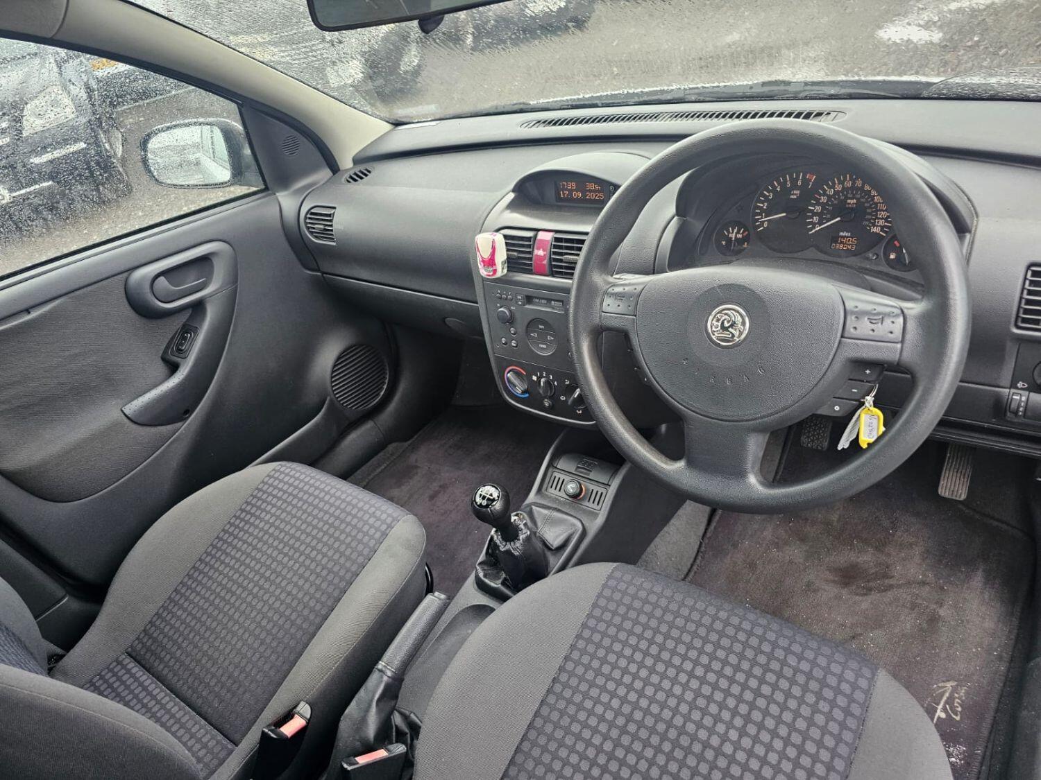 Used Vauxhall Corsa 2002 for sale - 76263415: Photo 2