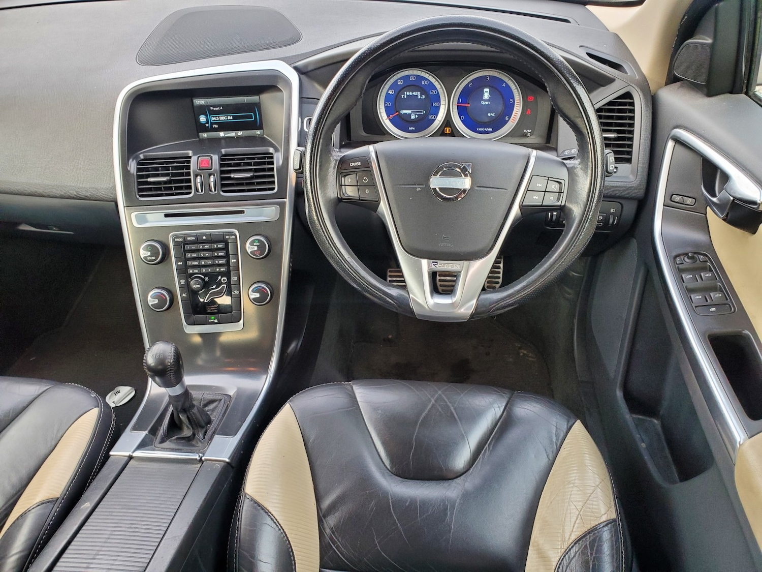 Used Volvo XC60 2012 for sale - 76358180: Photo 2