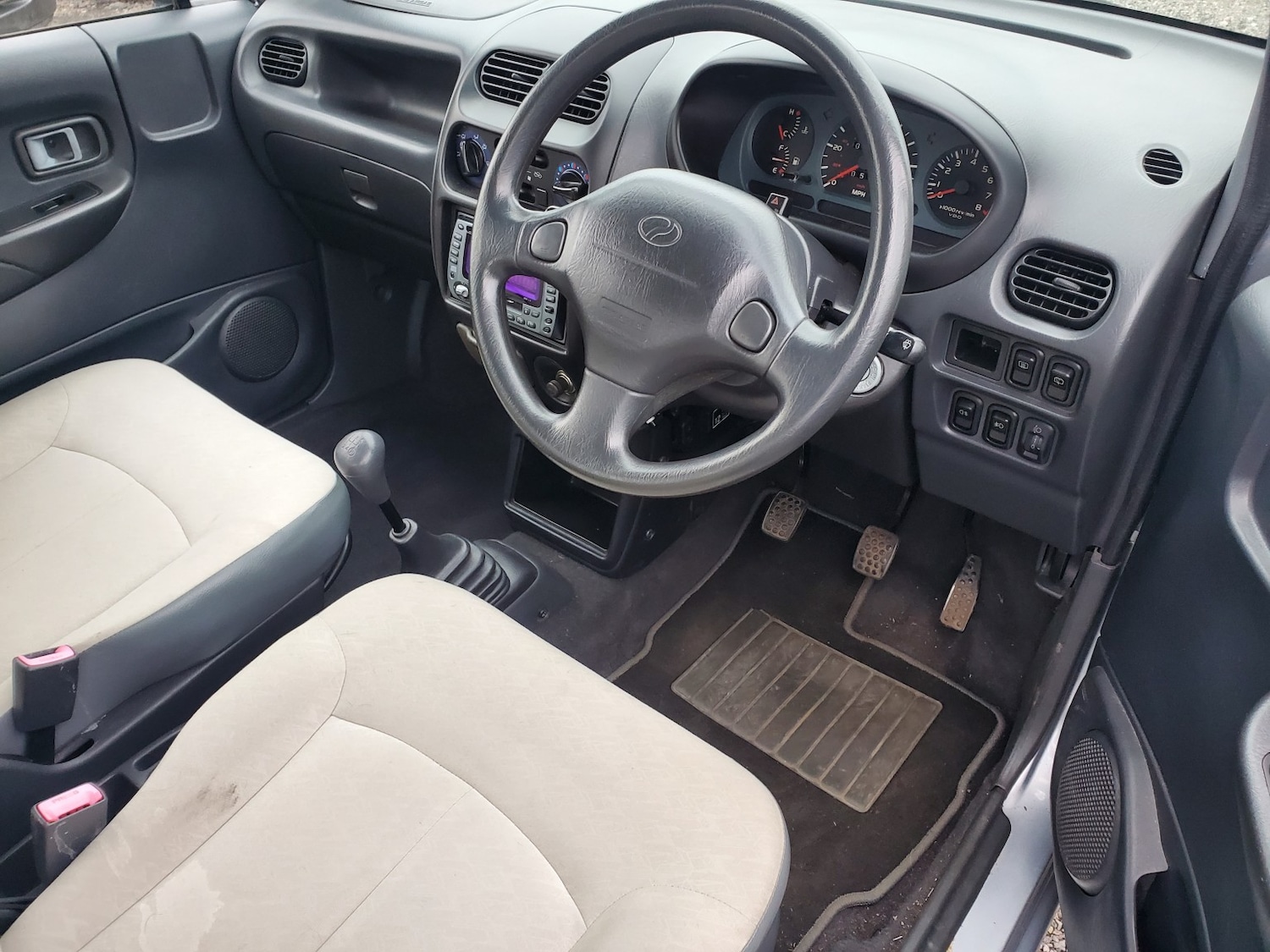 Used Perodua Kenari 2010 for sale - 76076017: Photo 2