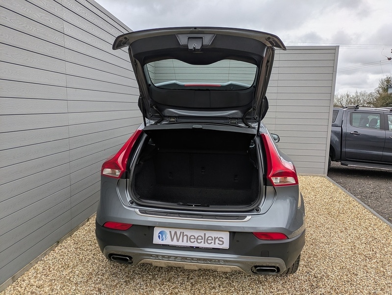 Used Volvo V40 2018 for sale - 77681445: Photo 14