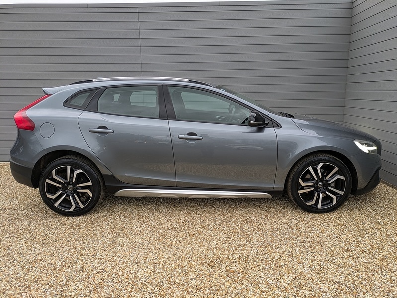 Used Volvo V40 2018 for sale - 77681445: Photo 8