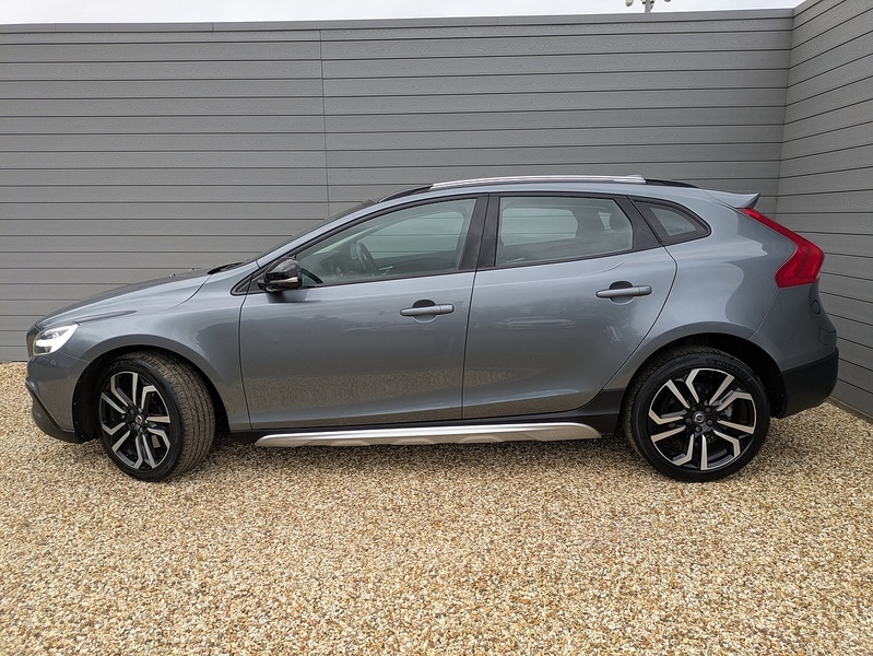 Used Volvo V40 2018 for sale - 77681445: Photo 9