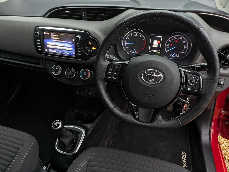 Used Toyota Yaris 2018 for sale - 76879322: Photo 2