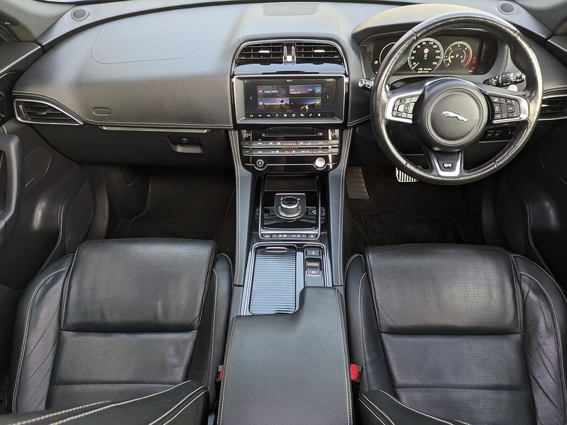 Used Jaguar F-Pace 2018 for sale - 76132999: Photo 2
