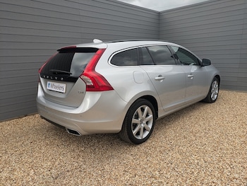 Used Volvo V60 2018 for sale - 75398123: Photo
