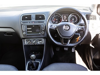 Used Volkswagen Polo 2015 for sale - 79468723: Photo