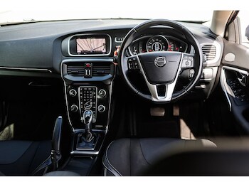 Used Volvo V40 2017 for sale - 78711388: Photo