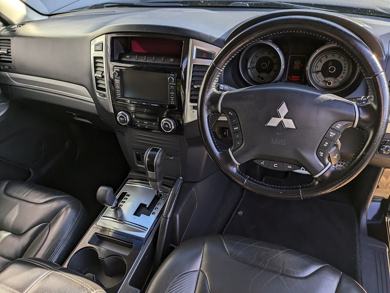 Used Mitsubishi Shogun 2017 for sale - 76102086: Photo 2