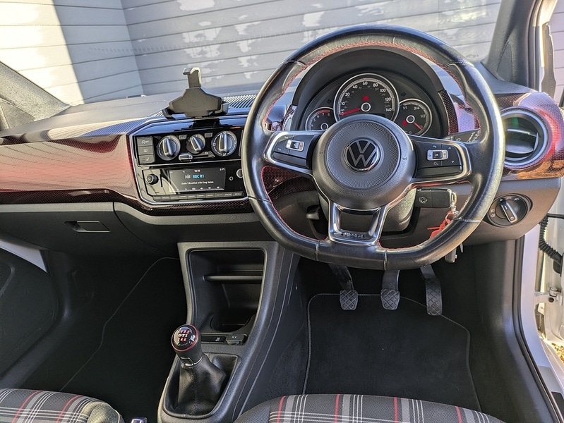 Used Volkswagen up! 2020 for sale - 76792975: Photo 2