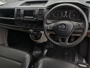 Used Volkswagen Transporter Shuttle 2019 for sale - 76578163: Photo