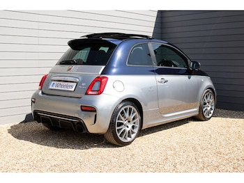 Used Abarth 695 2017 for sale - 79346367: Photo